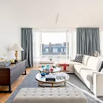 Luxurious 3 Double Bedroom Mayfair Apartment